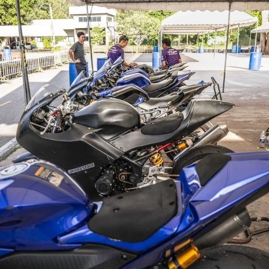 รถมอเตอร์ไซด์แข่งให้เช่าพร้อมทีมงาน